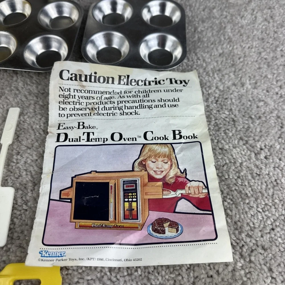 42 Piece Vintage Betty Crocker Easy Bake Oven Accessories Pans Cook Book Plates